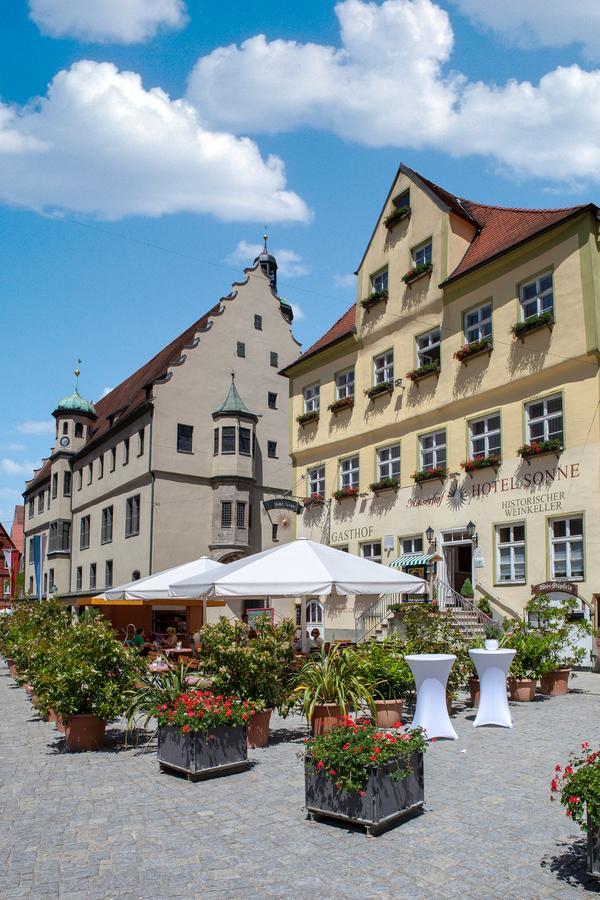 Kaiserhof Hotel Sonne Nördlingen Esterno foto